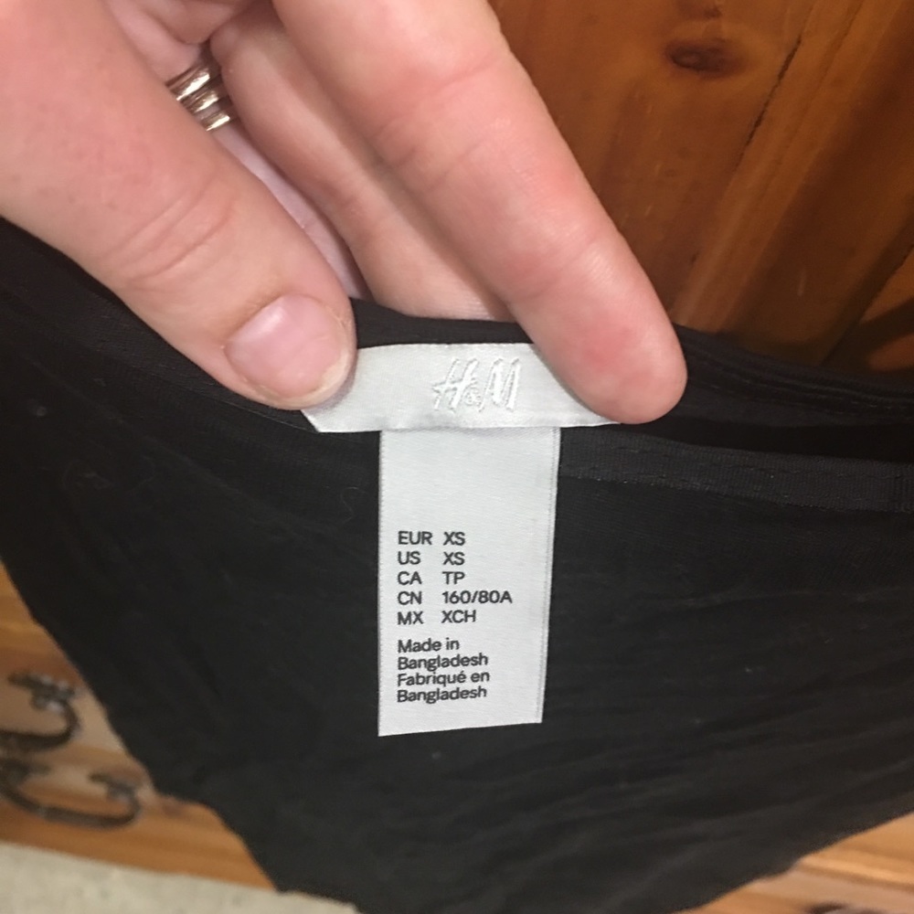 🌸H&M 🌸Tank🌸 - Picture 2 of 3